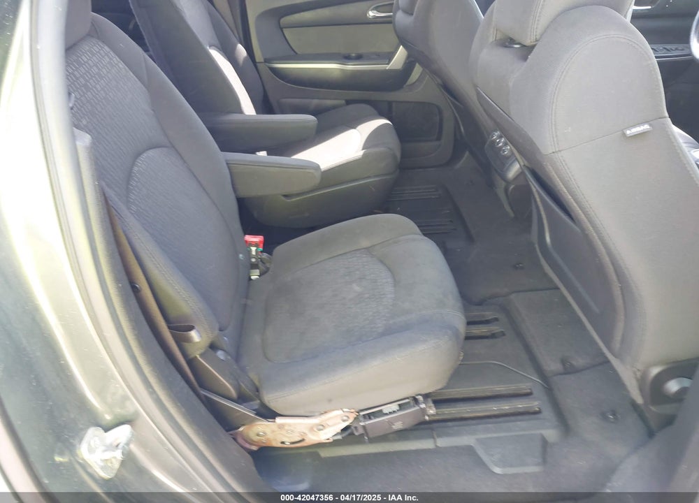 2011 GMC ACADIA SLE VIN: 1GKKVPED4BJ261325
