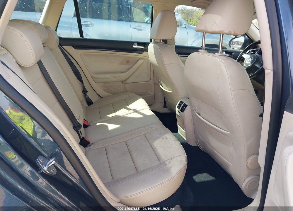 2010 VOLKSWAGEN JETTA VIN: 3VWTX7AJ3AM664393