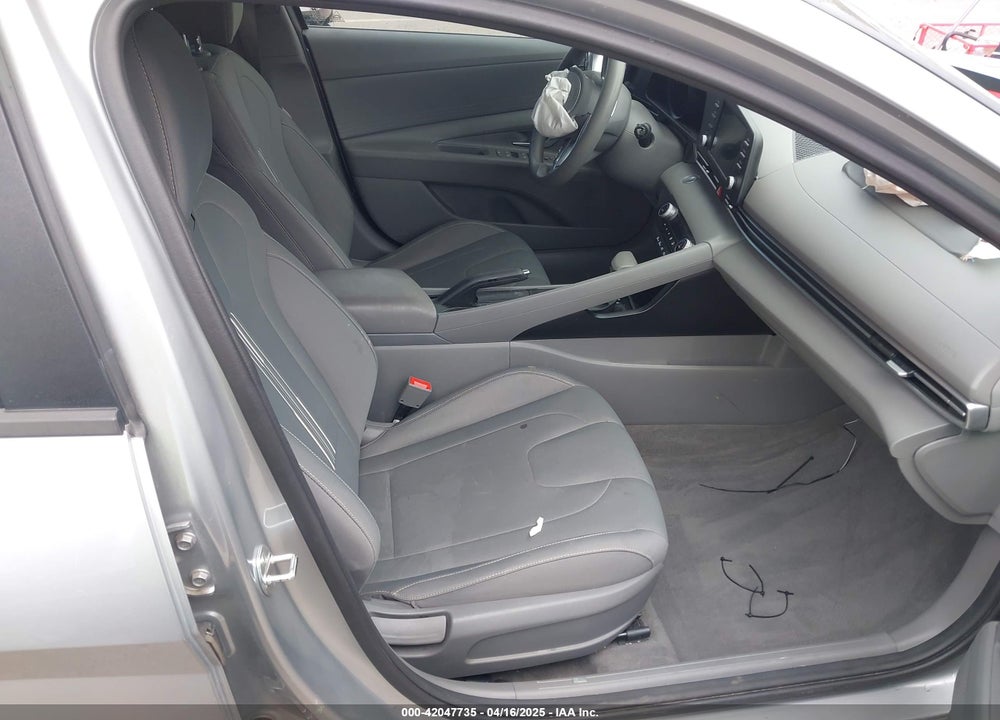 2022 HYUNDAI ELANTRA VIN: 5NPLM4AGXNH081118