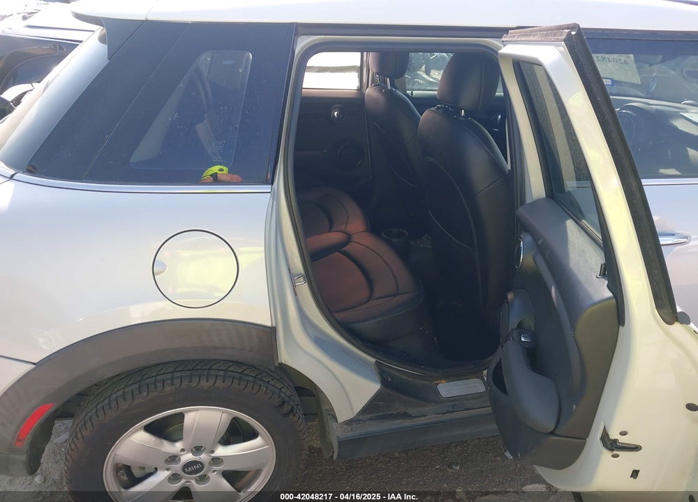 2016 MINI COOPER VIN: WMWXU1C52G2D10472