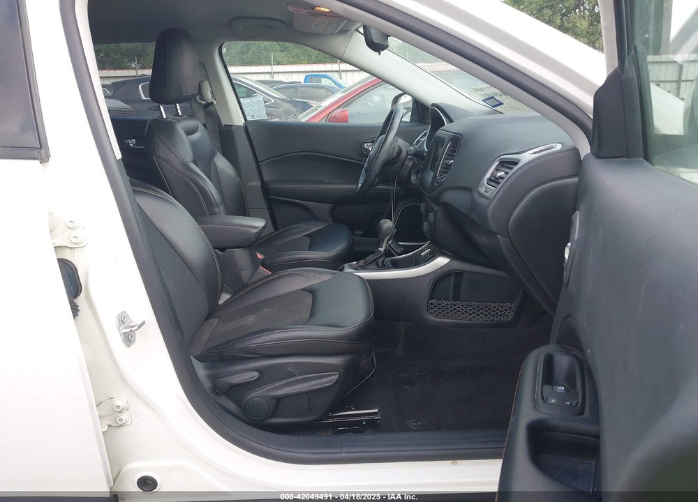 2019 JEEP COMPASS LATITUDE FWD VIN: 3C4NJCBB4KT616437