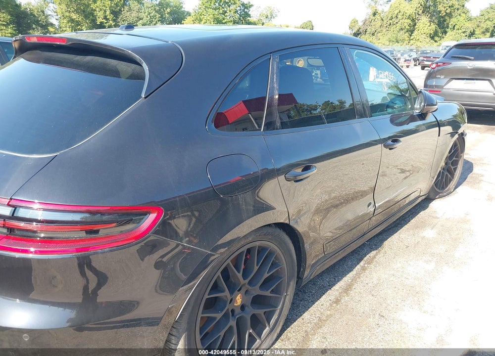 2017 PORSCHE MACAN TURBO W/PERFORMANCE PACKAGE VIN: WP1AF2A57HLB61530