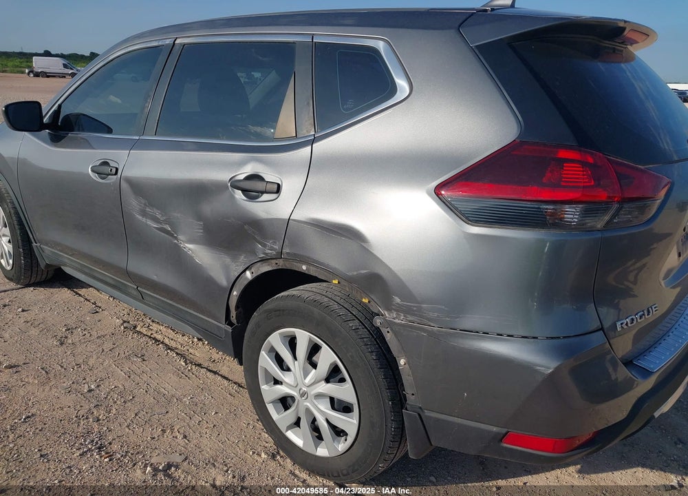 2018 NISSAN ROGUE VIN: 5N1AT2MT5JC711572