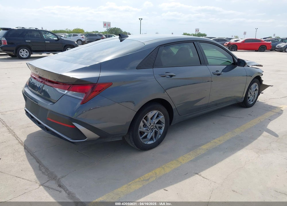 2024 HYUNDAI ELANTRA VIN: KMHLM4DGXRU815310
