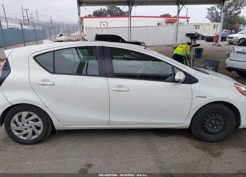 2015 TOYOTA PRIUS C VIN: JTDKDTB39F1093612