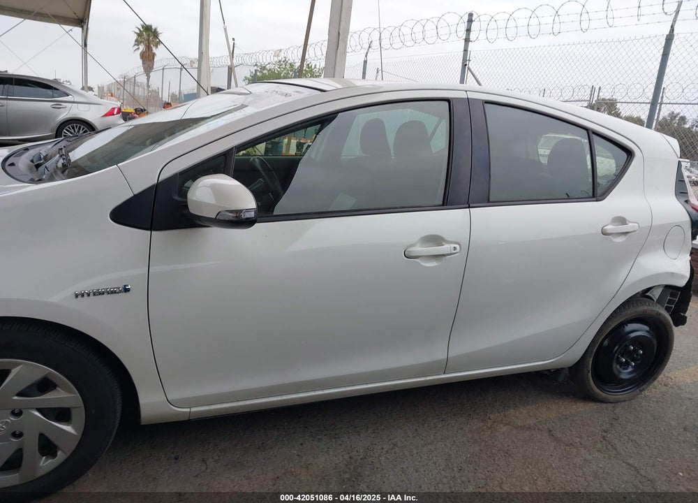 2015 TOYOTA PRIUS C VIN: JTDKDTB39F1093612