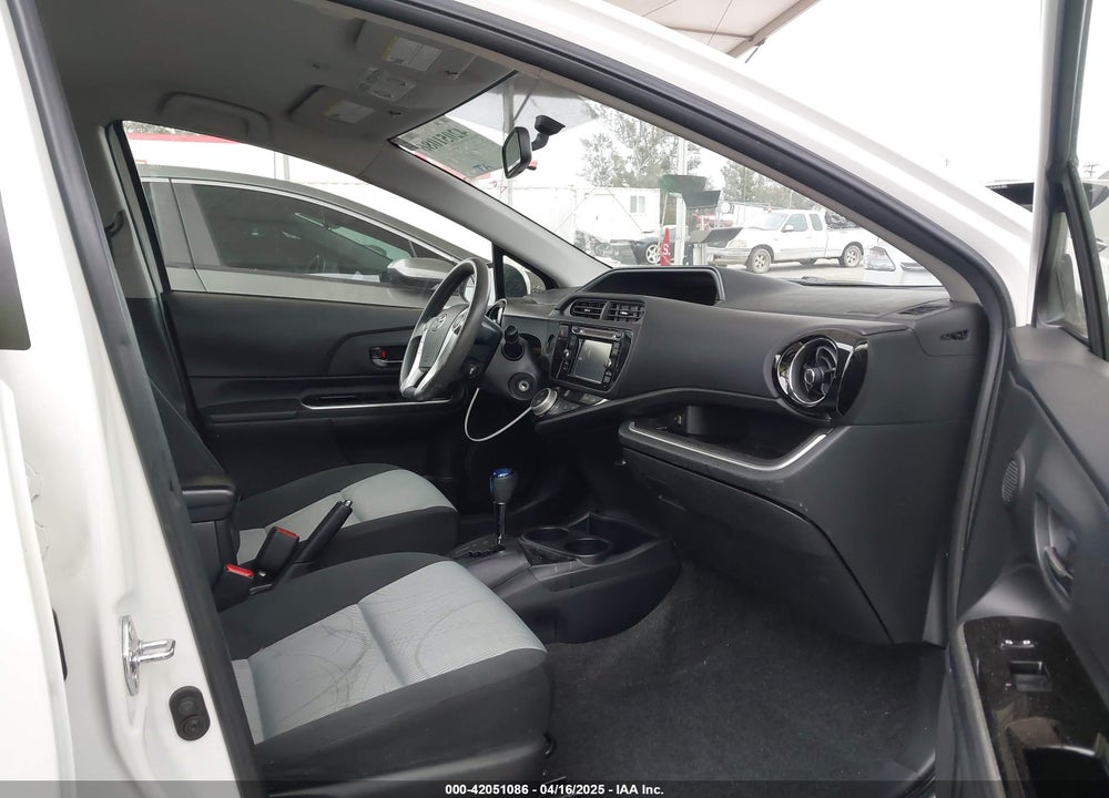 2015 TOYOTA PRIUS C VIN: JTDKDTB39F1093612