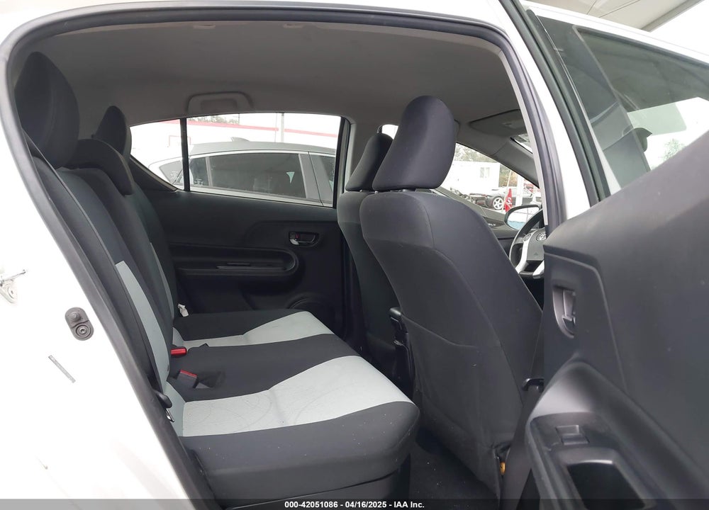 2015 TOYOTA PRIUS C VIN: JTDKDTB39F1093612