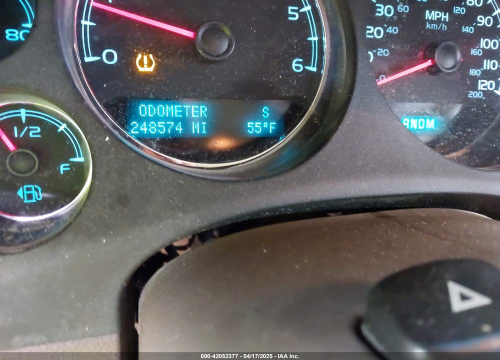 2011 CHEVROLET SUBURBAN 1500 LTZ VIN: 1GNSKKE32BR197356