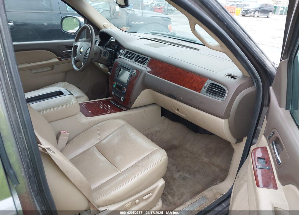 2011 CHEVROLET SUBURBAN 1500 LTZ VIN: 1GNSKKE32BR197356