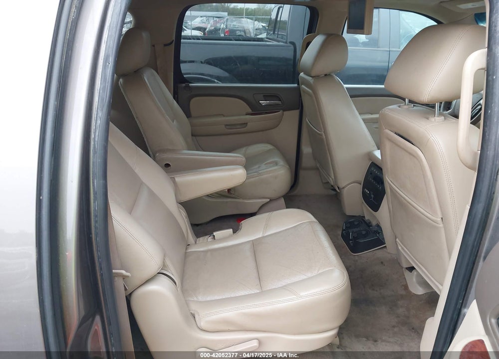2011 CHEVROLET SUBURBAN 1500 LTZ VIN: 1GNSKKE32BR197356