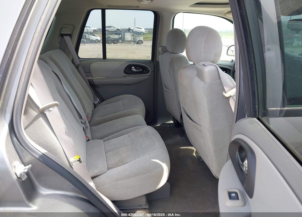 2005 CHEVROLET TRAILBLAZER LS VIN: 1GNDT13SX52338407