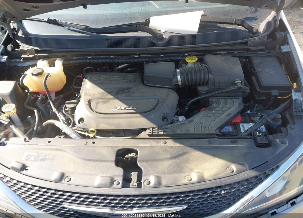 2018 CHRYSLER PACIFICA TOURING L VIN: 2C4RC1BG0JR110651