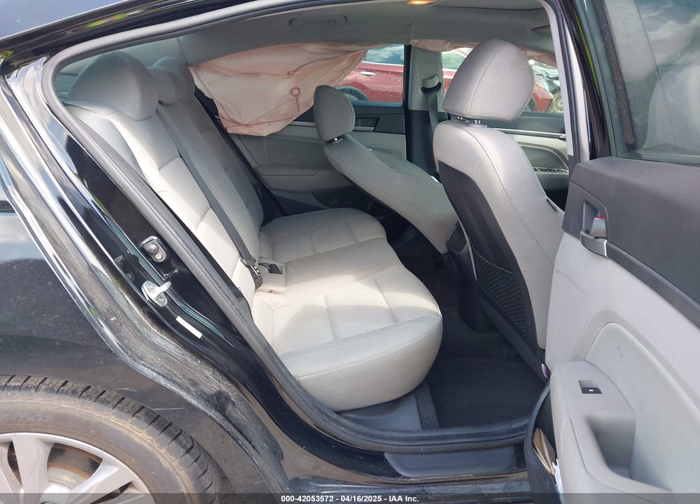 2018 HYUNDAI ELANTRA VIN: KMHD84LF6JU543070