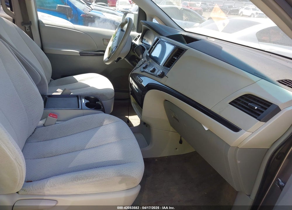 2011 TOYOTA SIENNA VIN: 5TDKK3DC3BS112980