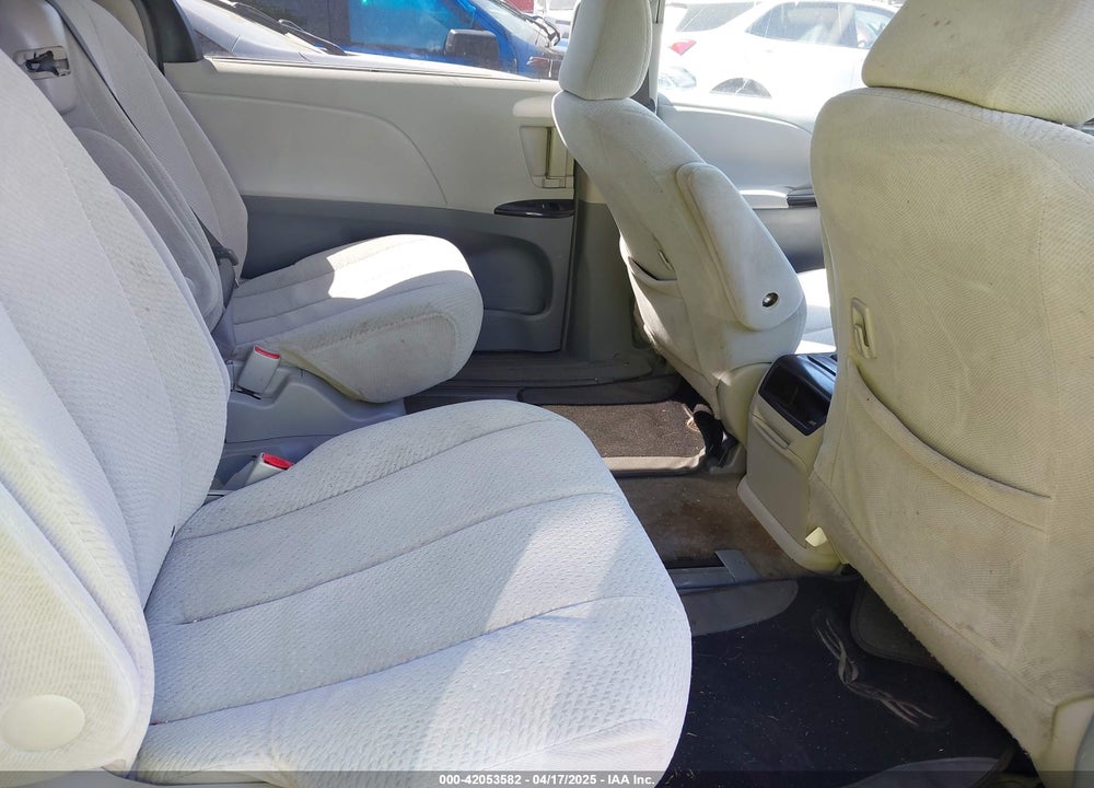 2011 TOYOTA SIENNA VIN: 5TDKK3DC3BS112980