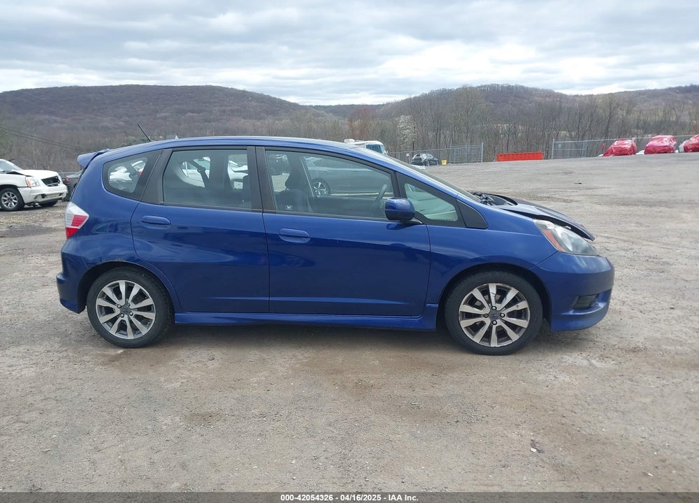 2013 HONDA FIT VIN: JHMGE8H69DC049353