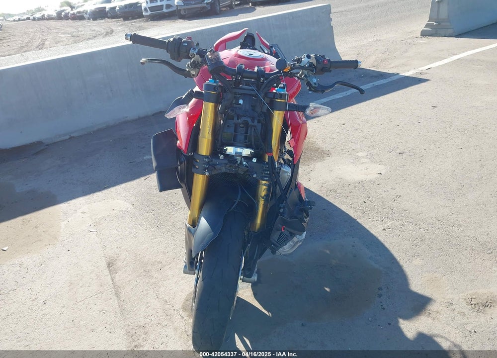 2024 DUCATI STREETFIGHTER V4/V4S VIN: ZDMFAKWW7RB009556