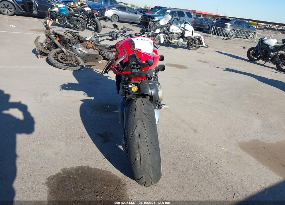 2024 DUCATI STREETFIGHTER V4/V4S VIN: ZDMFAKWW7RB009556