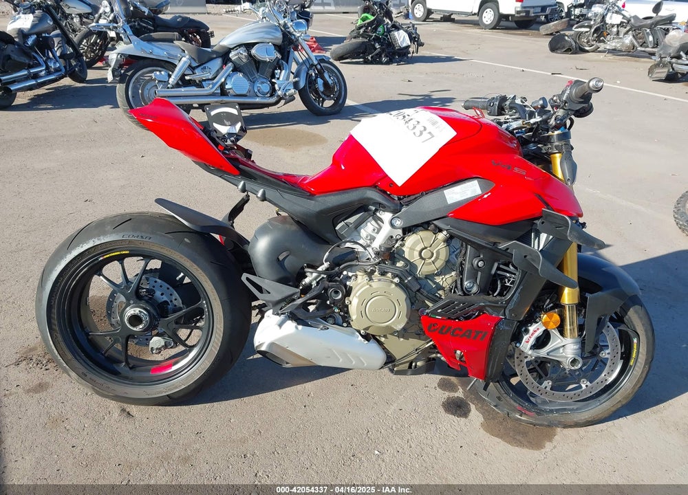 2024 DUCATI STREETFIGHTER V4/V4S VIN: ZDMFAKWW7RB009556