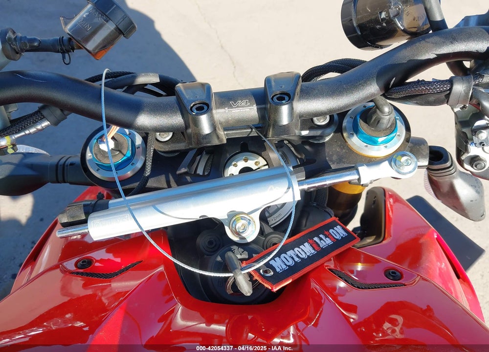2024 DUCATI STREETFIGHTER V4/V4S VIN: ZDMFAKWW7RB009556