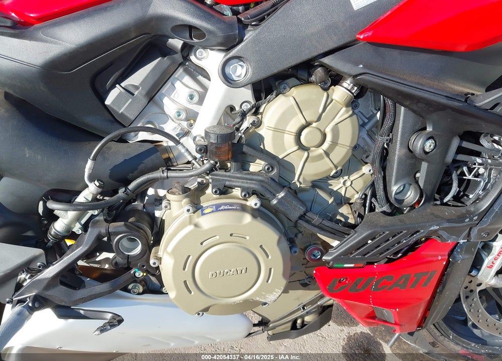 2024 DUCATI STREETFIGHTER V4/V4S VIN: ZDMFAKWW7RB009556