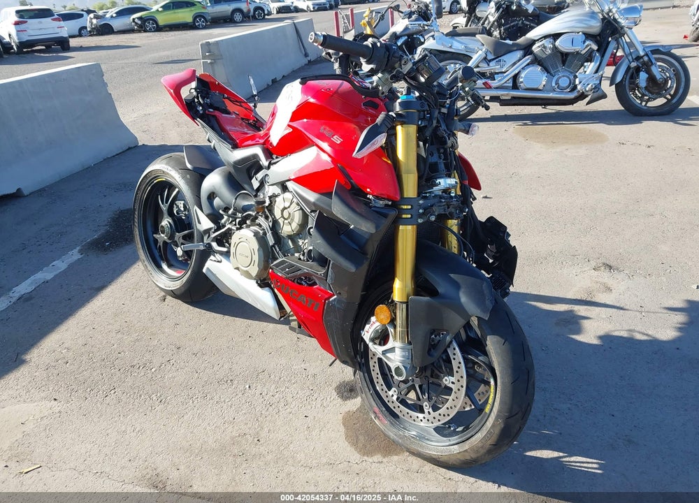 2024 DUCATI STREETFIGHTER V4/V4S VIN: ZDMFAKWW7RB009556