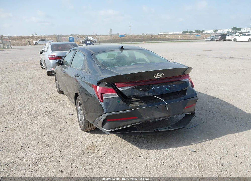 2024 HYUNDAI ELANTRA VIN: KMHLM4DG9RU675217