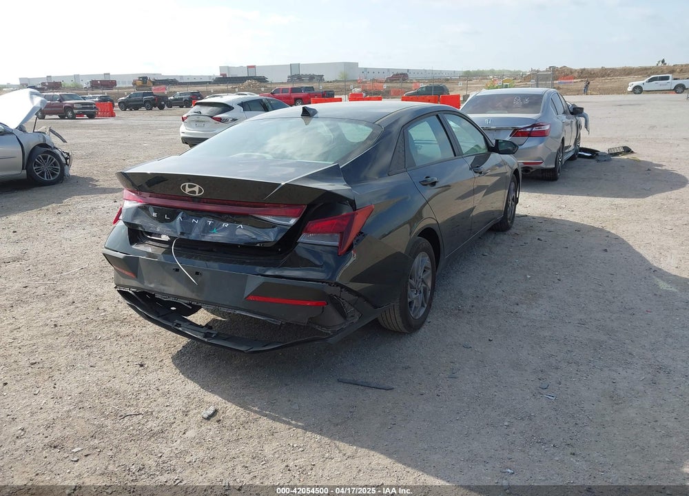 2024 HYUNDAI ELANTRA VIN: KMHLM4DG9RU675217