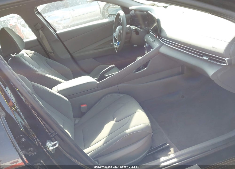 2024 HYUNDAI ELANTRA VIN: KMHLM4DG9RU675217