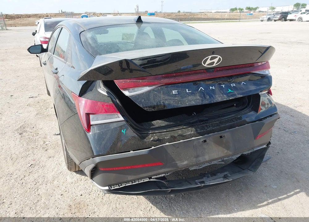 2024 HYUNDAI ELANTRA VIN: KMHLM4DG9RU675217
