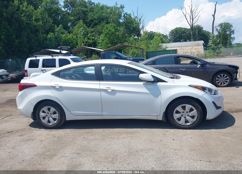 2016 HYUNDAI ELANTRA SE VIN: 5NPDH4AE1GH766313