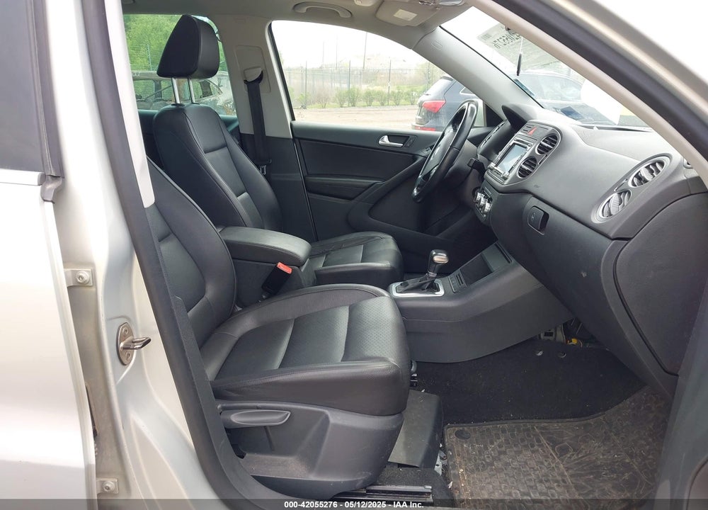 2010 VOLKSWAGEN TIGUAN VIN: WVGBV7AX2AW536795