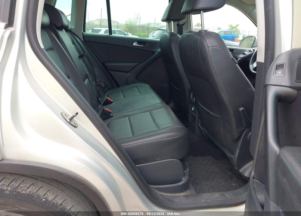 2010 VOLKSWAGEN TIGUAN VIN: WVGBV7AX2AW536795
