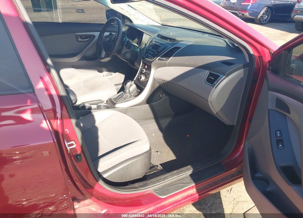 2016 HYUNDAI ELANTRA VIN: 5NPDH4AE9GH794165