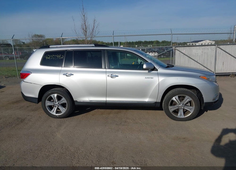 2011 TOYOTA HIGHLANDER LIMITED V6 VIN: 5TDDK3EH5BS088300