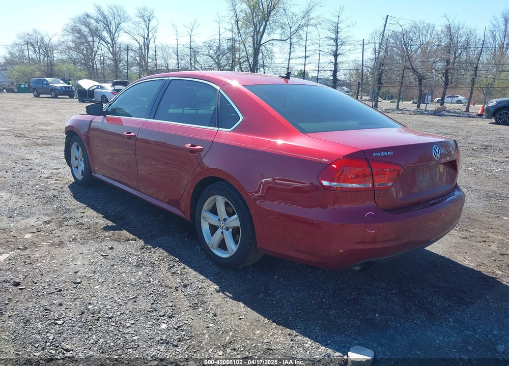 2015 VOLKSWAGEN PASSAT VIN: 1VWAT7A32FC082525