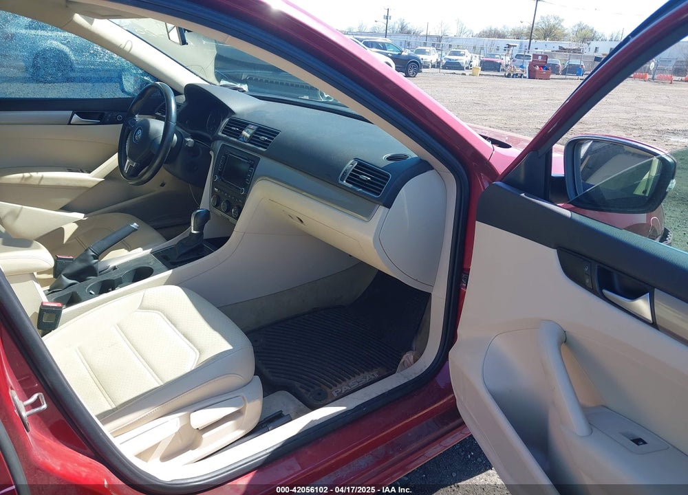 2015 VOLKSWAGEN PASSAT VIN: 1VWAT7A32FC082525