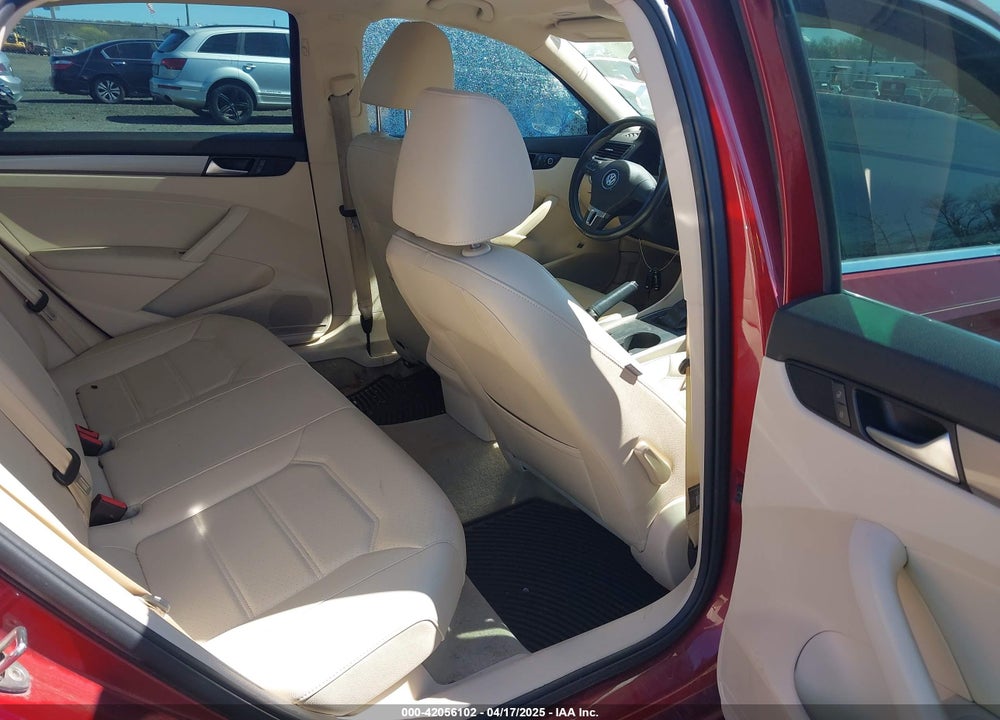 2015 VOLKSWAGEN PASSAT VIN: 1VWAT7A32FC082525