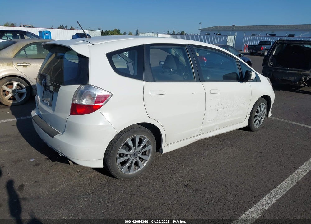 2013 HONDA FIT SPORT VIN: JHMGE8H56DC016351