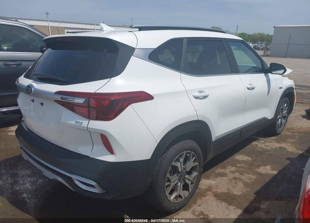 2021 KIA SELTOS EX VIN: KNDERCAA3M7229080