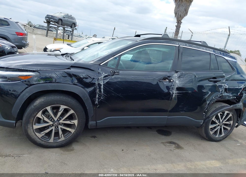 2022 TOYOTA COROLLA CROSS XLE VIN: 7MUDAABG6NV030600