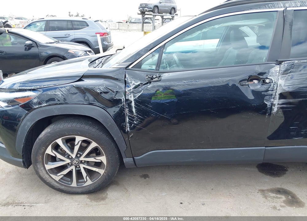 2022 TOYOTA COROLLA CROSS XLE VIN: 7MUDAABG6NV030600