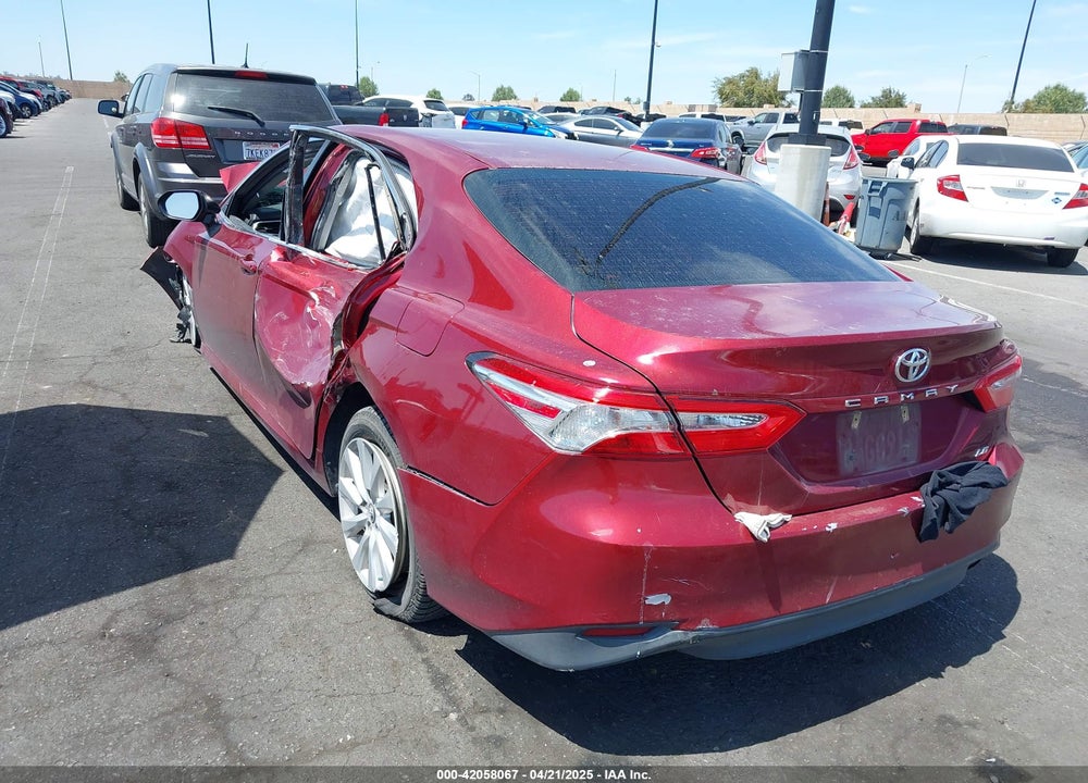 2018 TOYOTA CAMRY LE VIN: 4T1B11HK5JU527586
