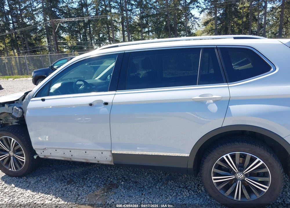 2018 VOLKSWAGEN TIGUAN VIN: 3VV2B7AX1JM009541