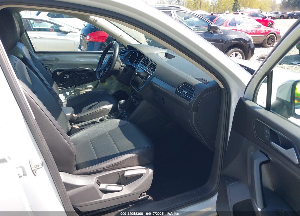 2018 VOLKSWAGEN TIGUAN VIN: 3VV2B7AX1JM009541