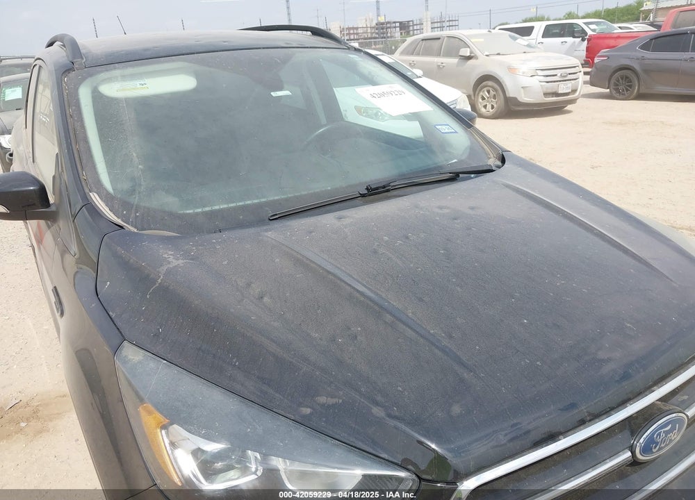 2017 FORD ESCAPE VIN: 1FMCU0J91HUC13795