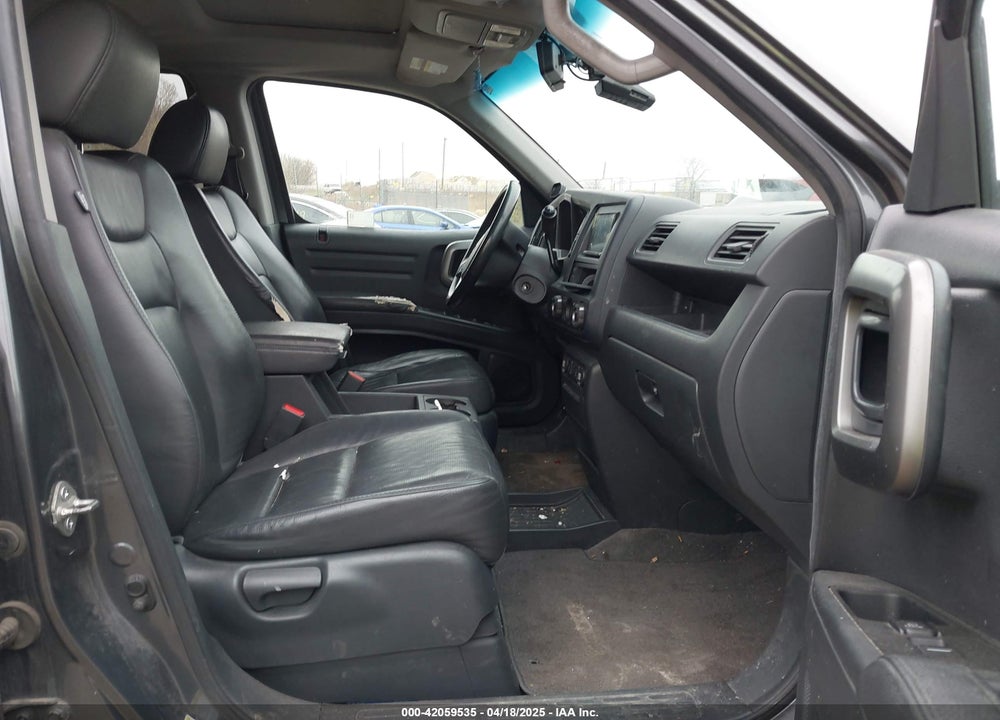 2011 HONDA RIDGELINE RTL VIN: 5FPYK1F54BB003338