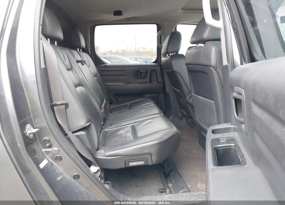 2011 HONDA RIDGELINE RTL VIN: 5FPYK1F54BB003338