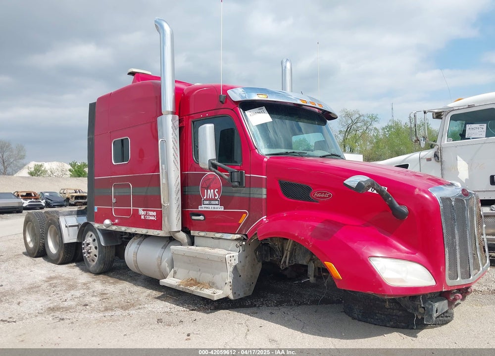 2016 PETERBILT 579 VIN: 1XPBP49X0GD335921
